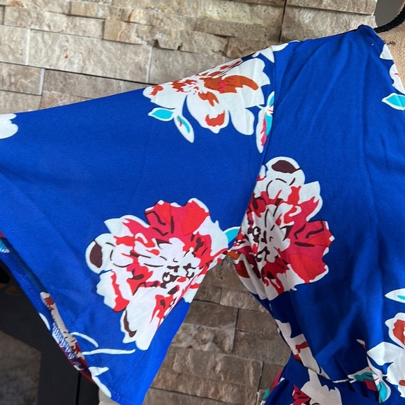 Summer blue and floral v-neck short romper half flare sleeve jumpsuit waist tie - Picture 5 of 16